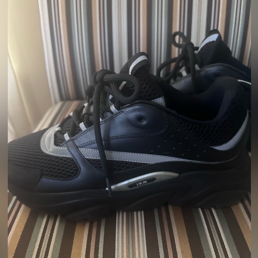 Dior B22